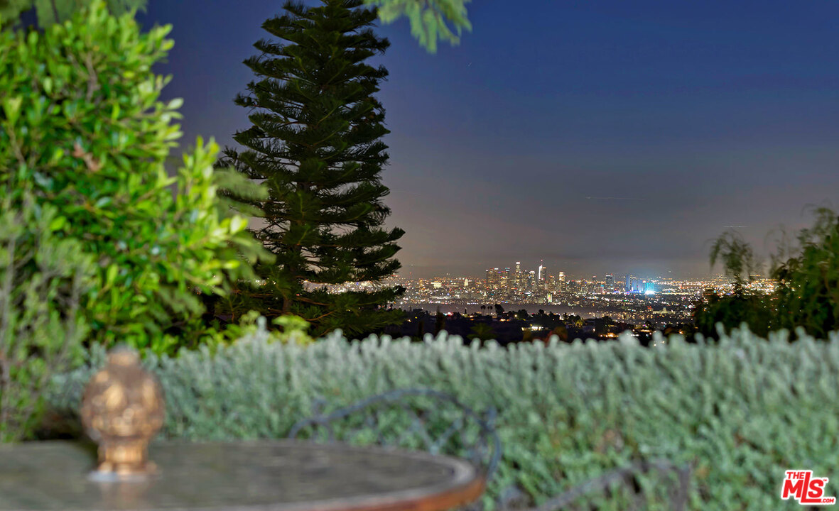 12534 Promontory Road Los Angeles, CA 90049 - Photo 44 of 44