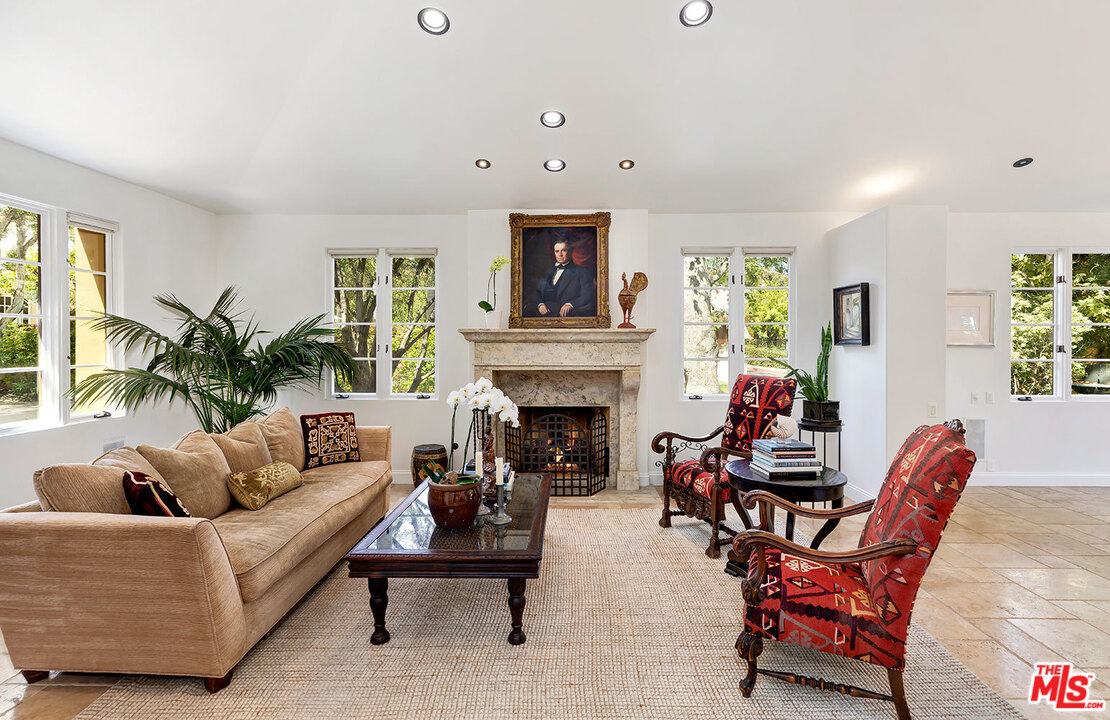 12534 Promontory Road Los Angeles, CA 90049 - Photo 8 of 44