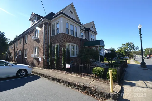 $1,000 | 49 Corban Avenue Southwest, Unit 5, Concord, NC 28025