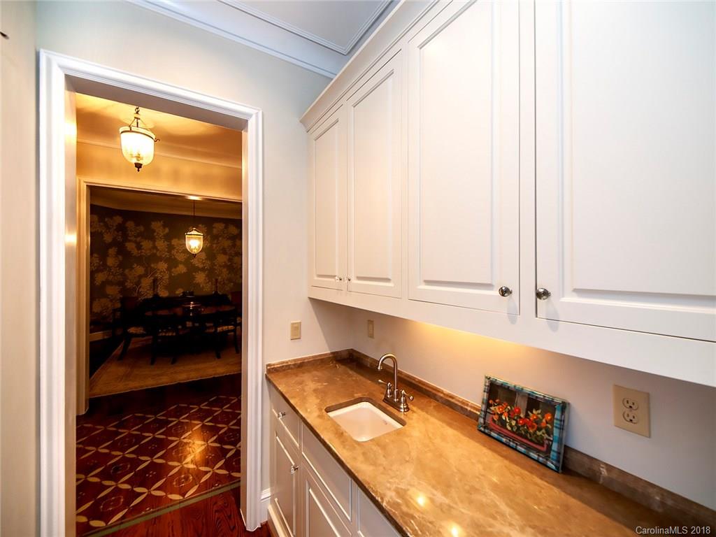 174 Cherokee Road Charlotte, NC 28207 - Photo 6 of 25 Gallery Image 6