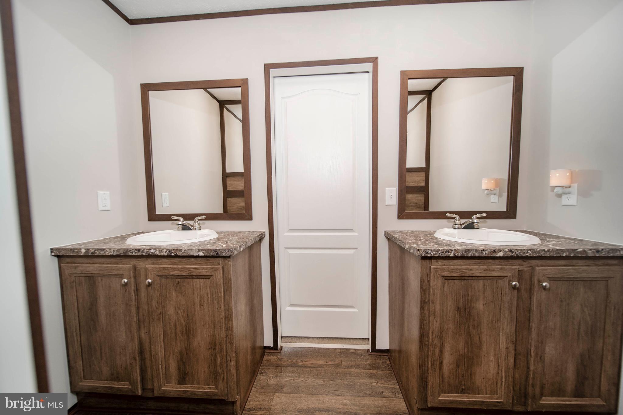 6111 Summit Bridge Road Townsend, DE 19734 - Photo 22 of 41 Hall Bath with Double sinks