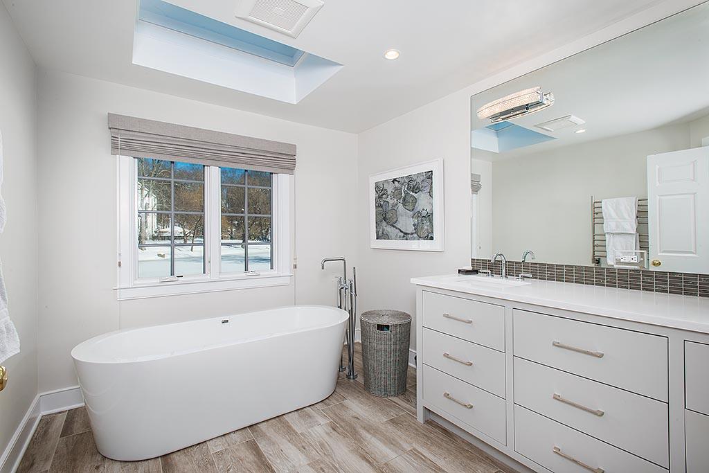 155 Michigan Road New Canaan, CT 06840 - Photo 14 of 40 a bathroom with a bathtub sink and mirror