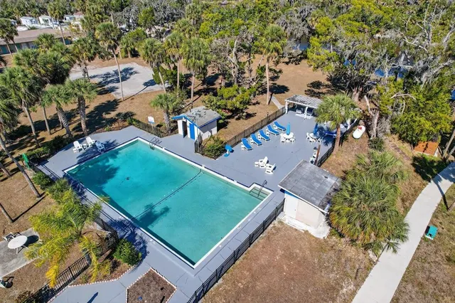 an aerial view of a tennis ground