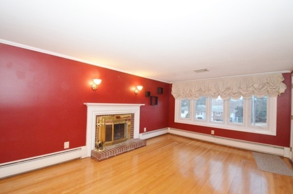 101 MacArthur Road Stoneham, MA 02180 - Photo 4 of 26 Gallery Image 4
