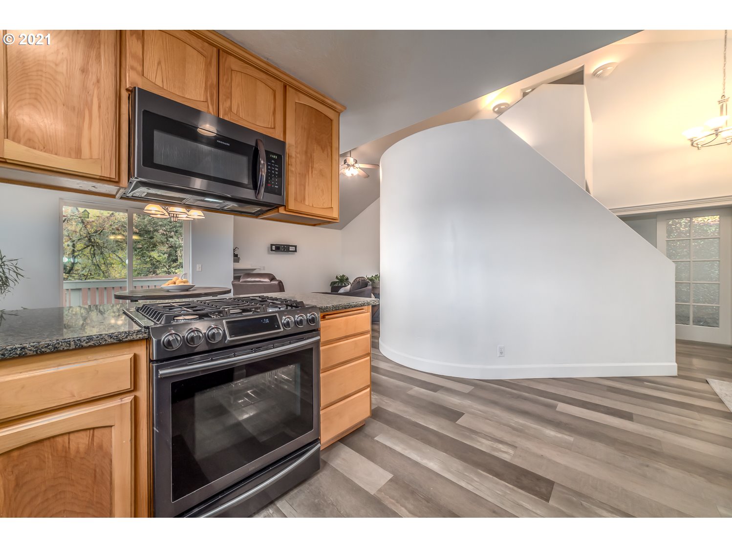 870 Kristen Way Cottage Grove, OR 97424 - Photo 15 of 31 a kitchen with a stove and a microwave