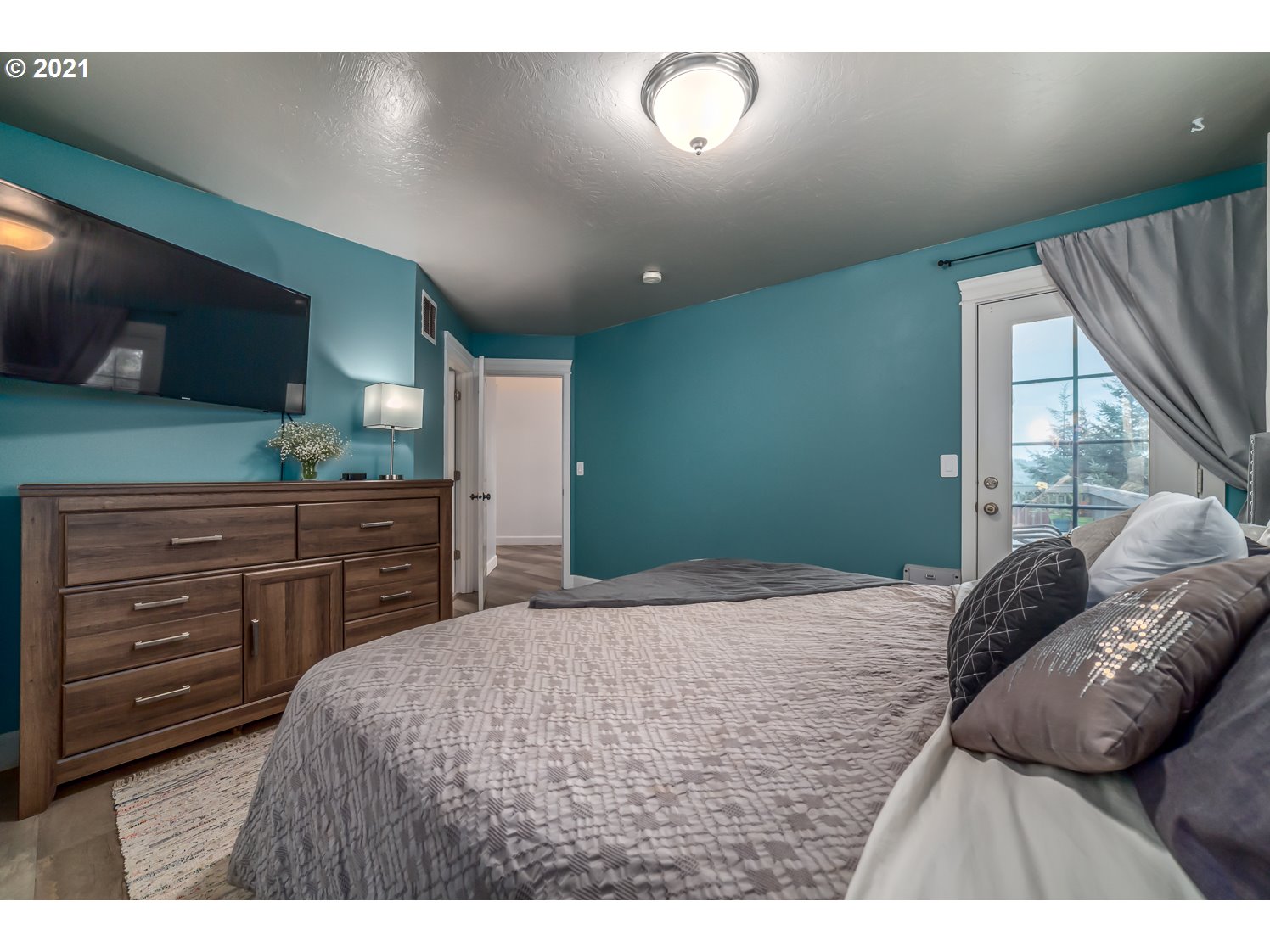 870 Kristen Way Cottage Grove, OR 97424 - Photo 19 of 31 a bedroom with a bed and a television