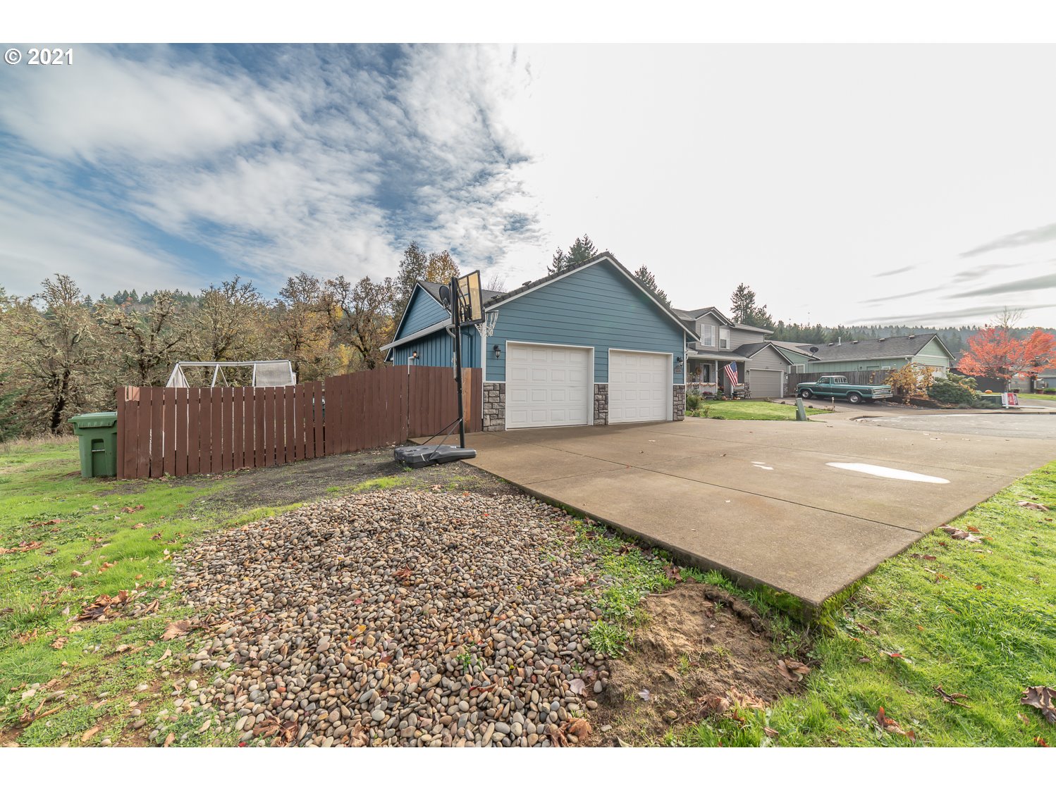 870 Kristen Way Cottage Grove, OR 97424 - Photo 3 of 31 a house with a yard