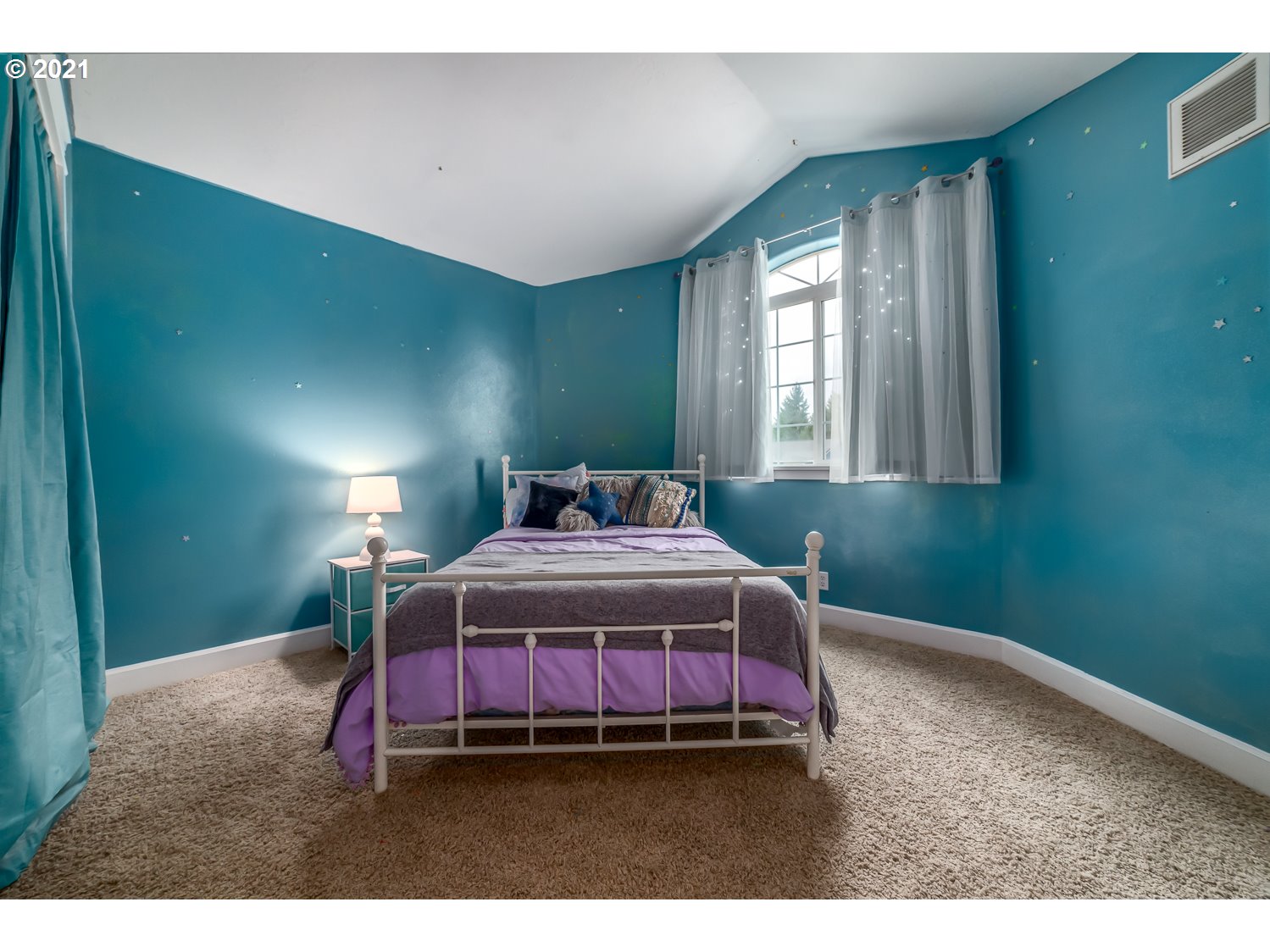 870 Kristen Way Cottage Grove, OR 97424 - Photo 24 of 31 a bedroom with a bed and window