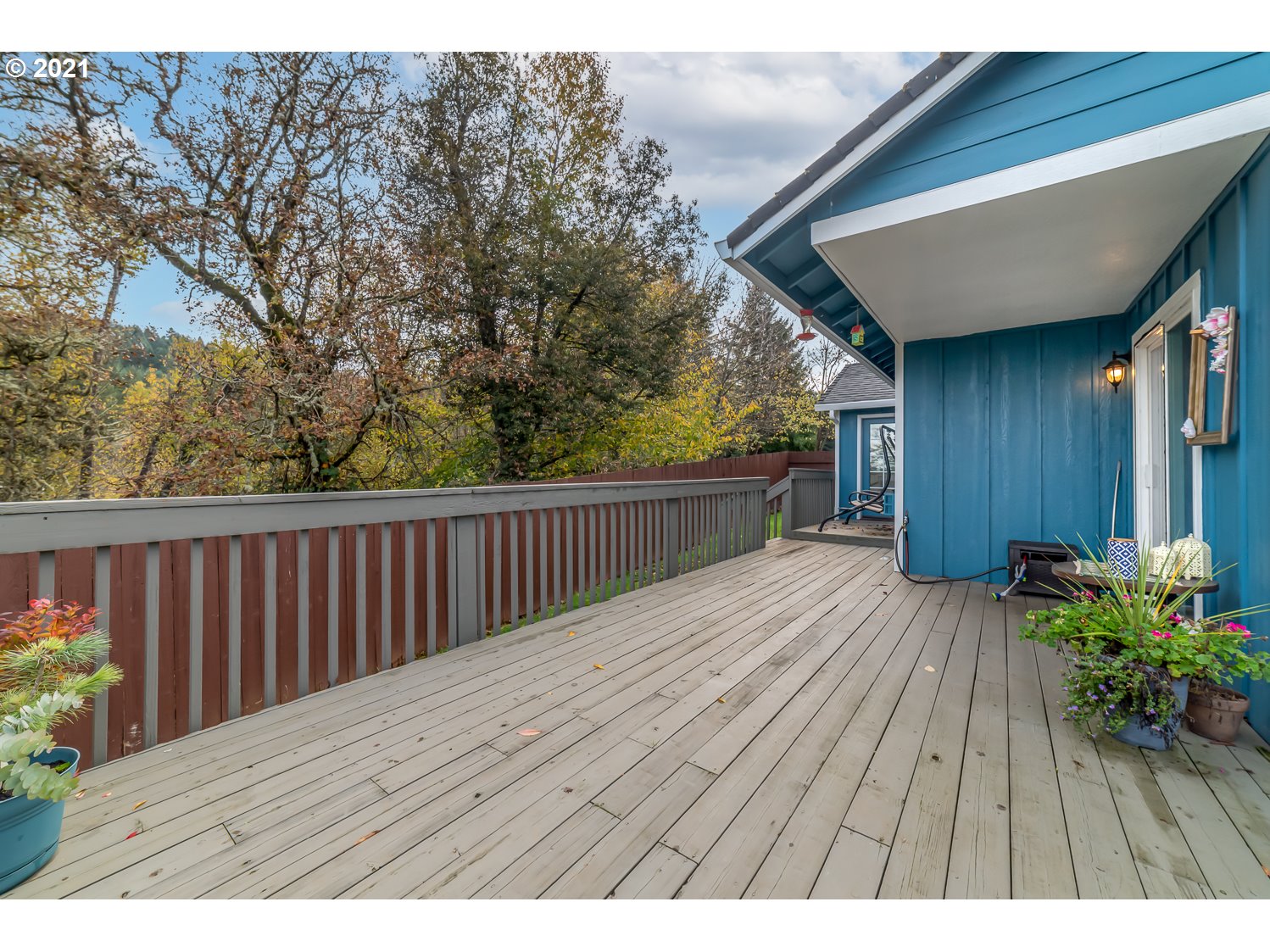 870 Kristen Way Cottage Grove, OR 97424 - Photo 31 of 31 a view of backyard with wooden floor and potted plants