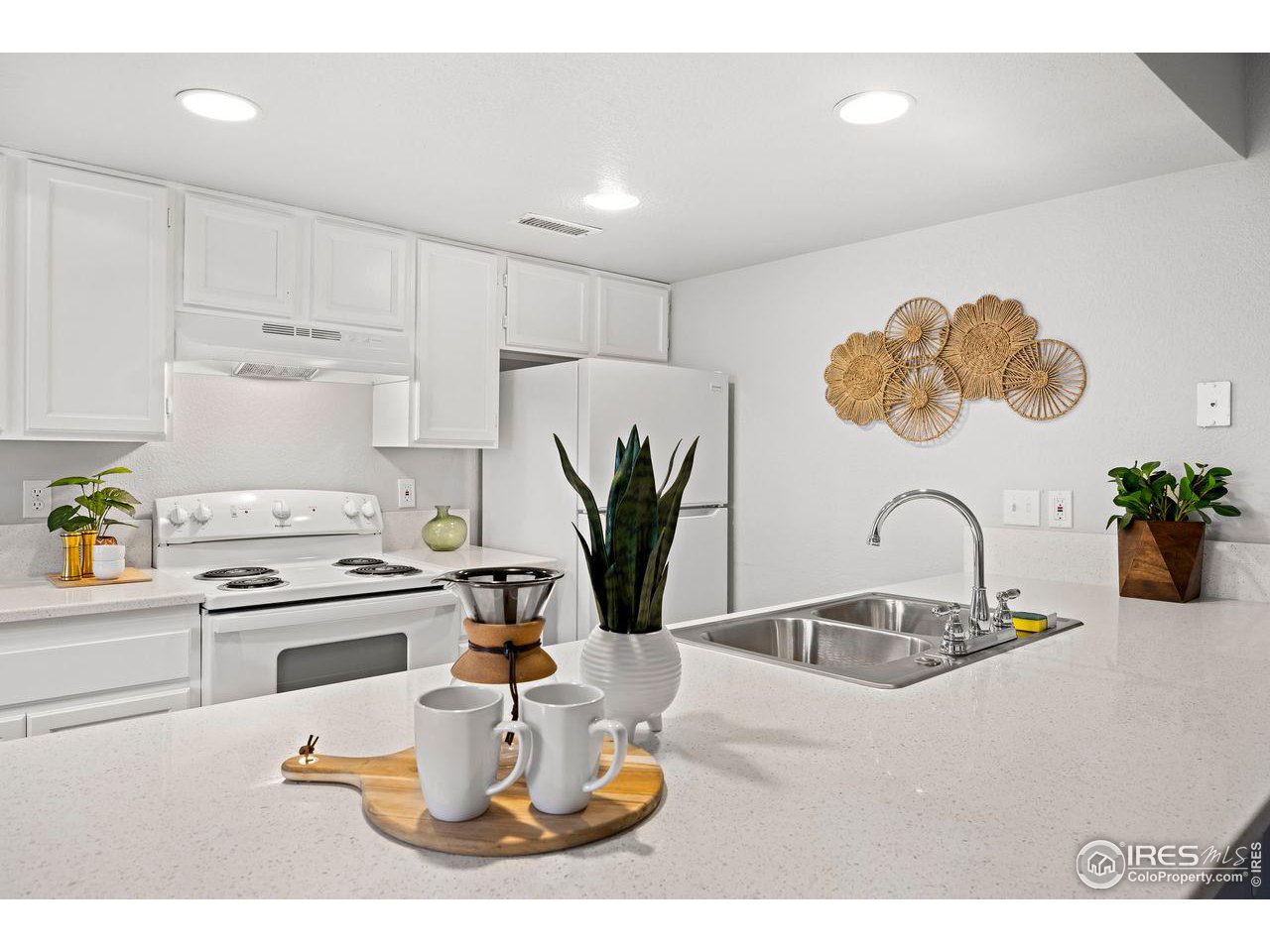 1225 West Prospect Road, Unit R35 Fort Collins, CO 80526 - Photo 10 of 33 All new applainces