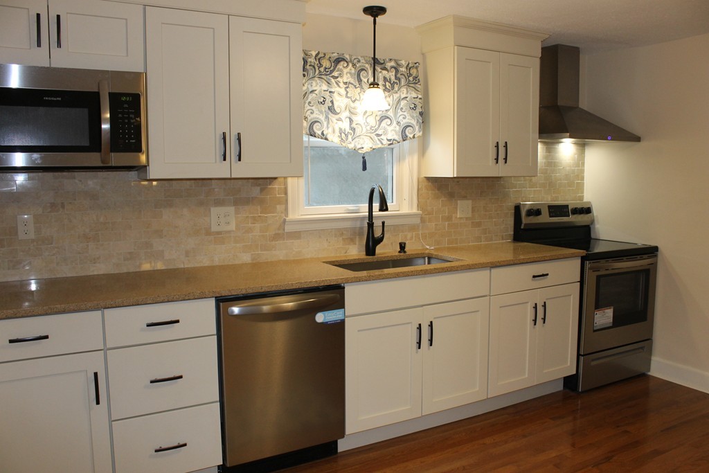 43 Mandalay Road Springfield, MA 01118 - Photo 3 of 30