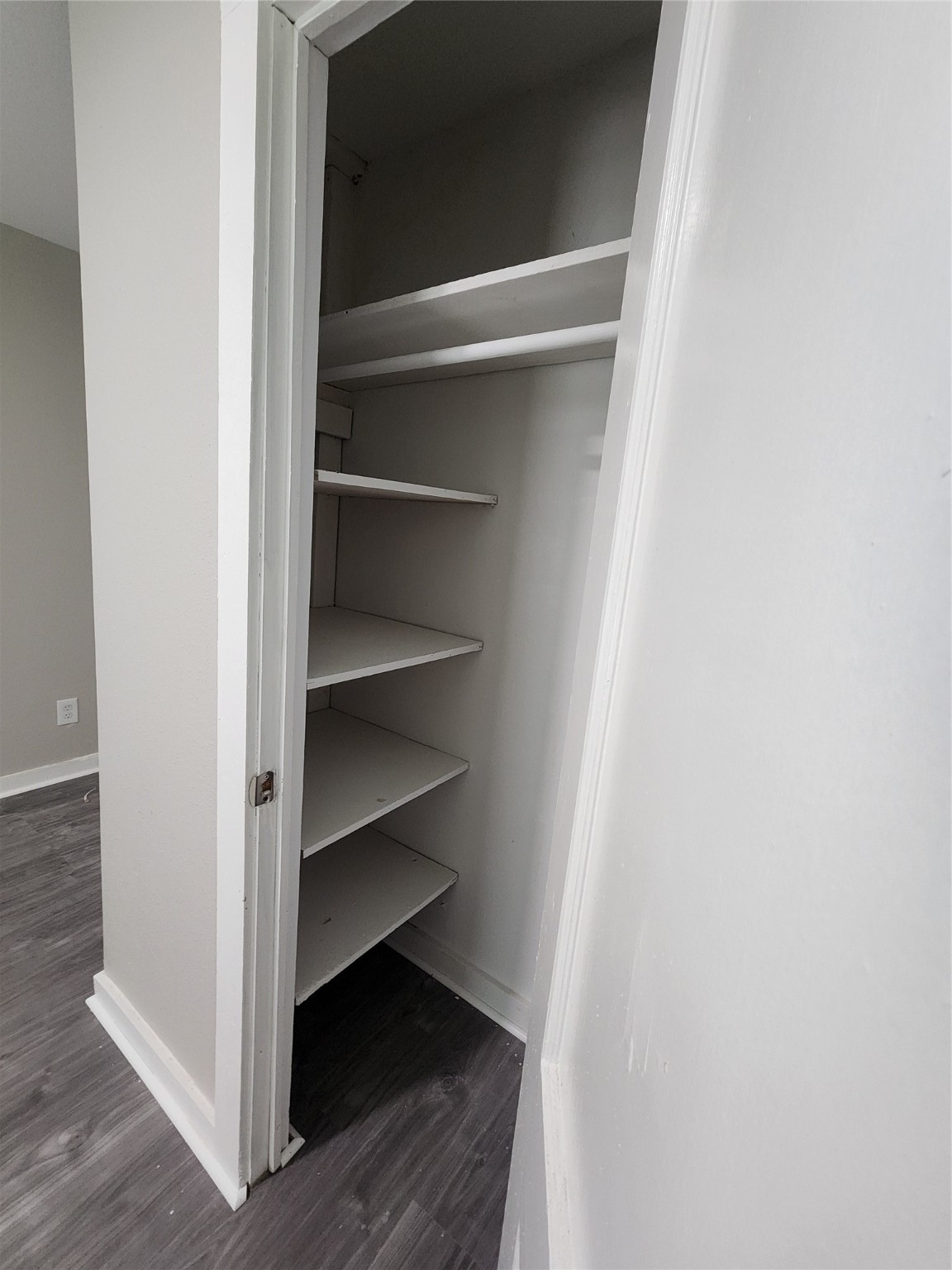 6203 Hoffman Street Houston, TX 77028 - Photo 15 of 19 a view of a hallway