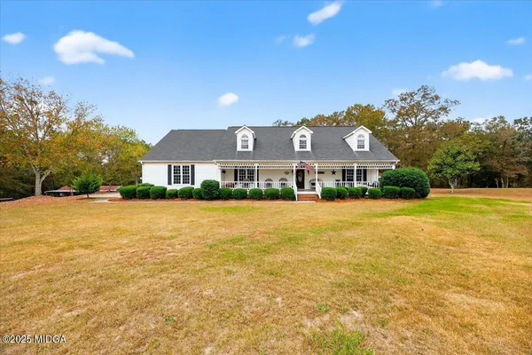 a front view of house with yard and swimming pool