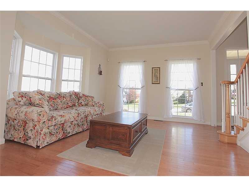 310 Buffalo Ridge Road Canonsburg, PA 15317 - Photo 10 of 18 Living Room.