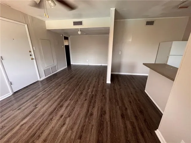 $899 | 3304 Red River Street, Unit 204, Austin, TX 78705