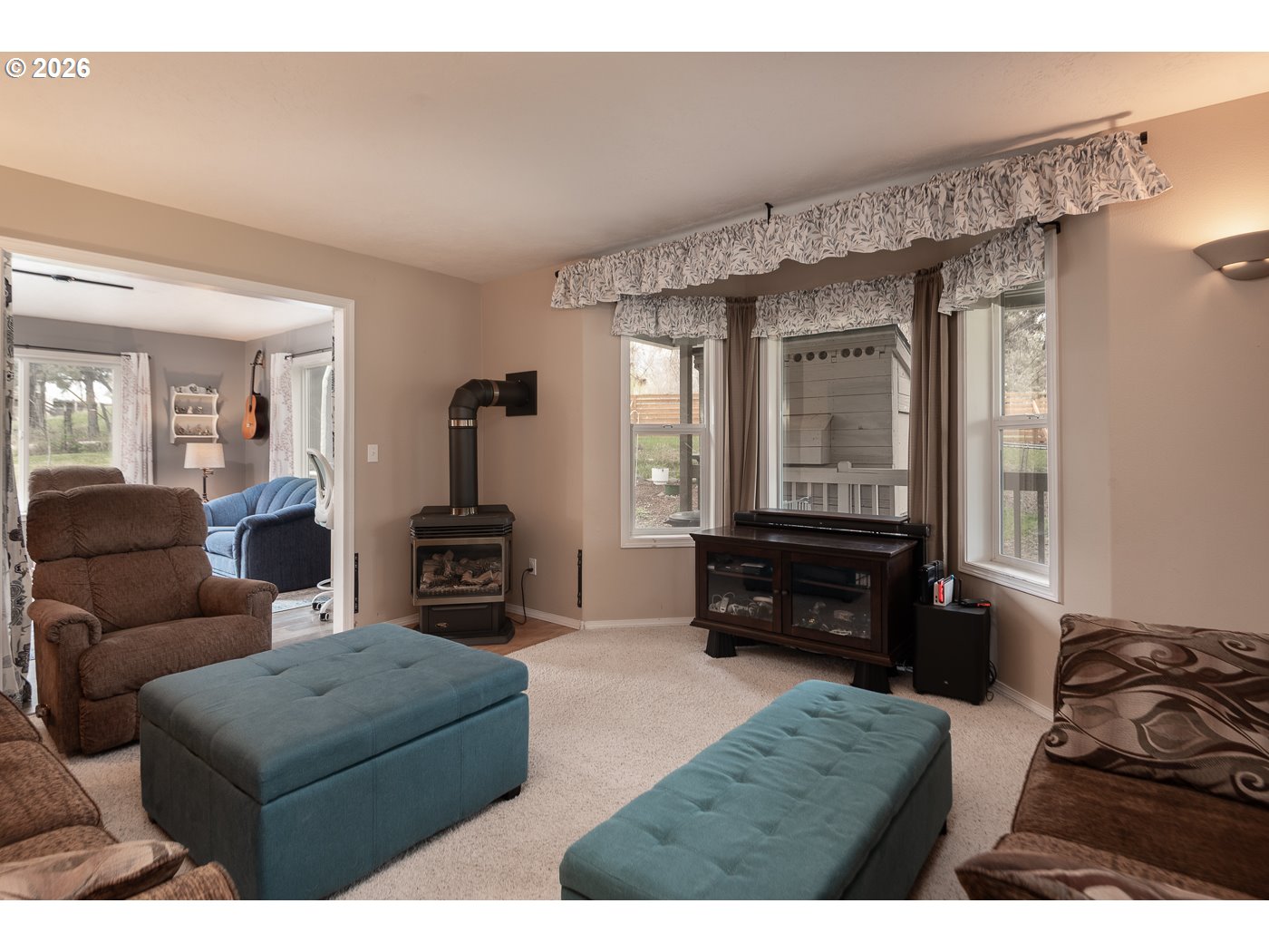 905 Southwest Burns Lane Madras, OR 97741 - Photo 16 of 40 a living room with furniture and a flat screen tv