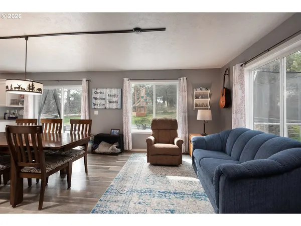 $640,000 | 905 Southwest Burns Lane, Madras, OR 97741