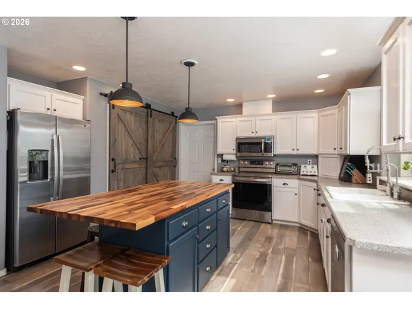 $640,000 | 905 Southwest Burns Lane, Madras, OR 97741