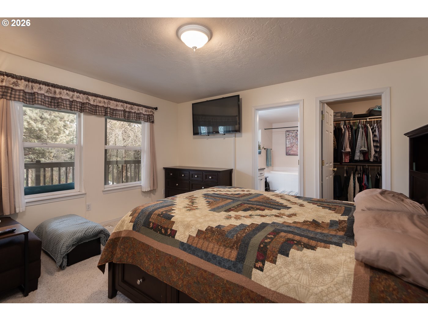 905 Southwest Burns Lane Madras, OR 97741 - Photo 23 of 40 a bedroom with a bed and a television