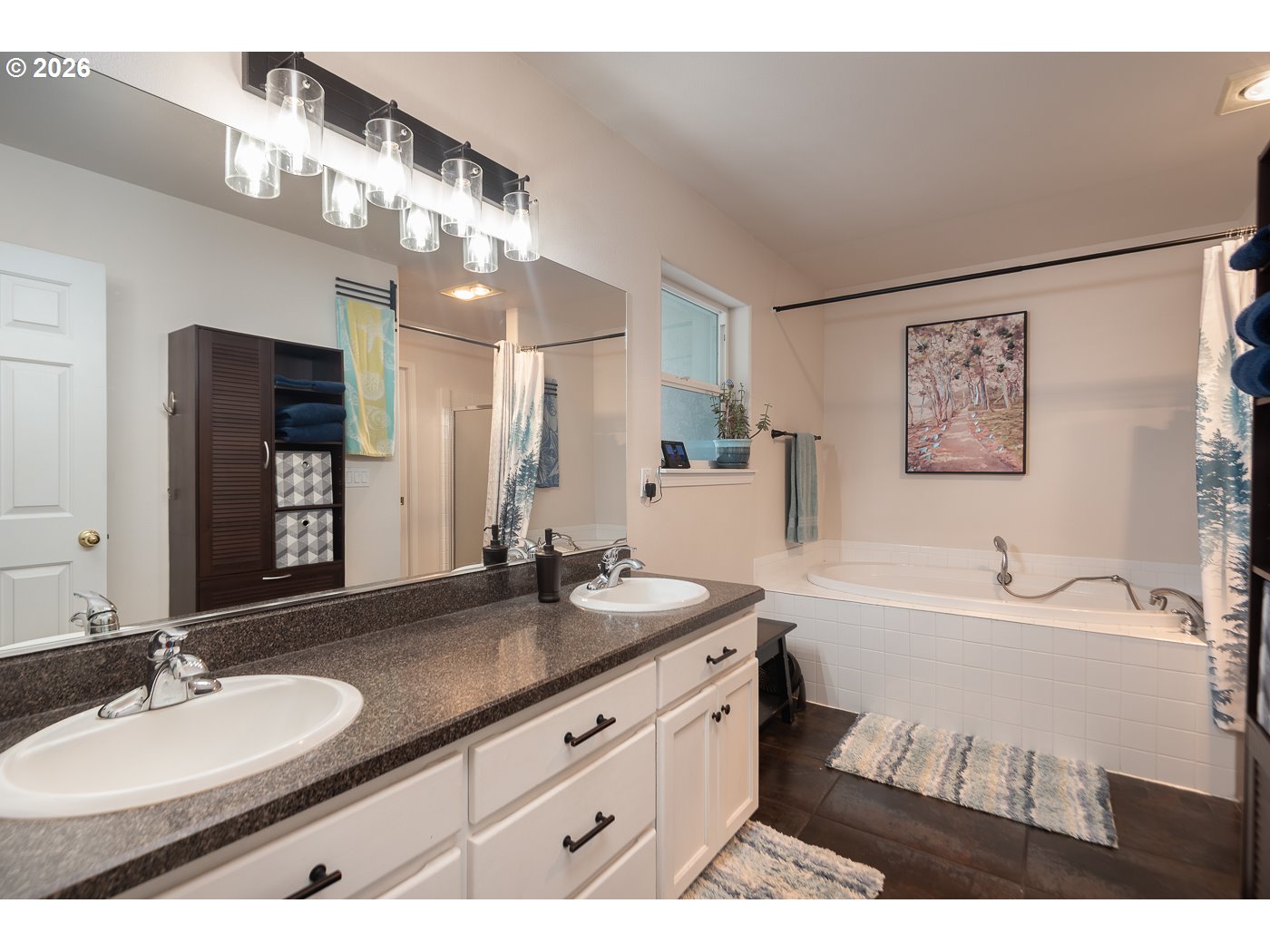 905 Southwest Burns Lane Madras, OR 97741 - Photo 24 of 40 a bathroom with a sink double vanity granite and a bathtub