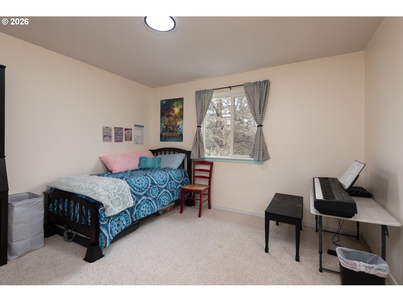 905 Southwest Burns Lane Madras, OR 97741 - Photo 31 of 40 a bedroom with a bed and a desk