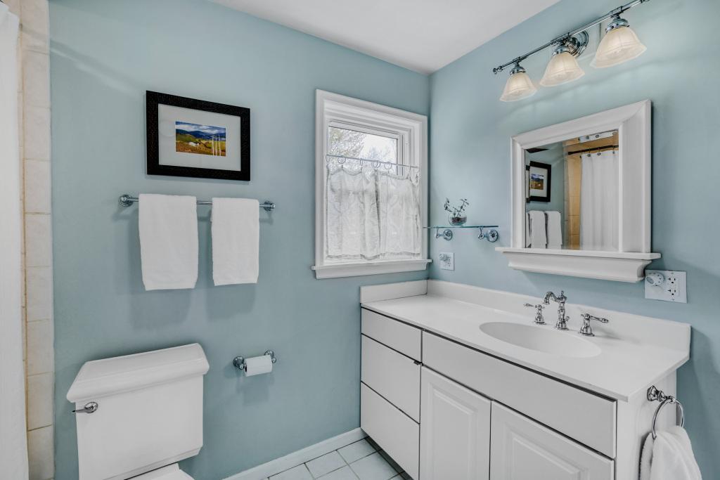 65 Interlachen Lane Excelsior, MN 55331 - Photo 15 of 33