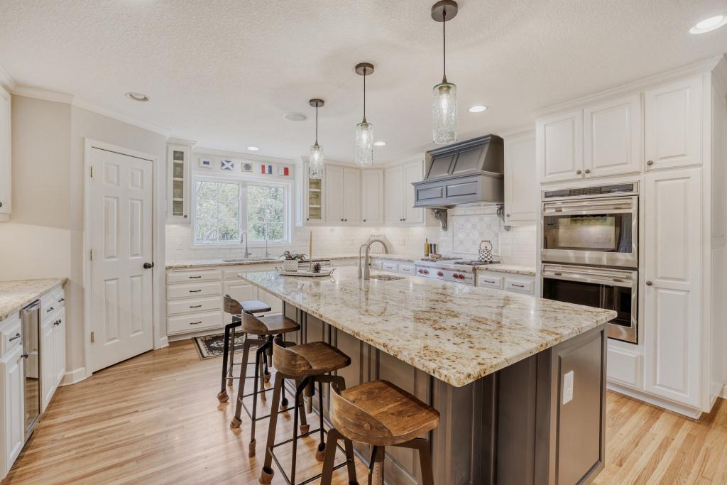 65 Interlachen Lane Excelsior, MN 55331 - Photo 3 of 33