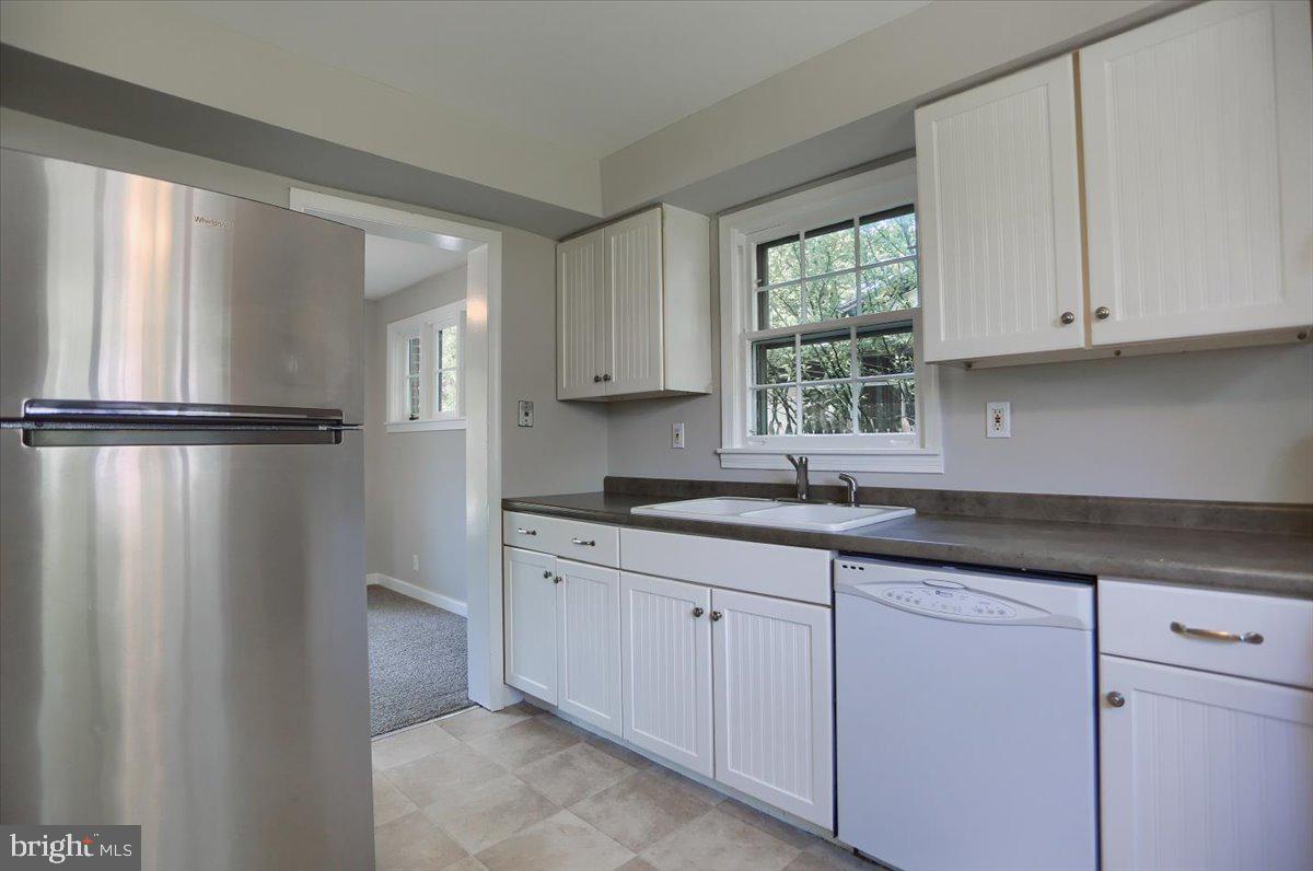8 Riddle Road Camp Hill, PA 17011 - Photo 4 of 25 Gallery Image 4
