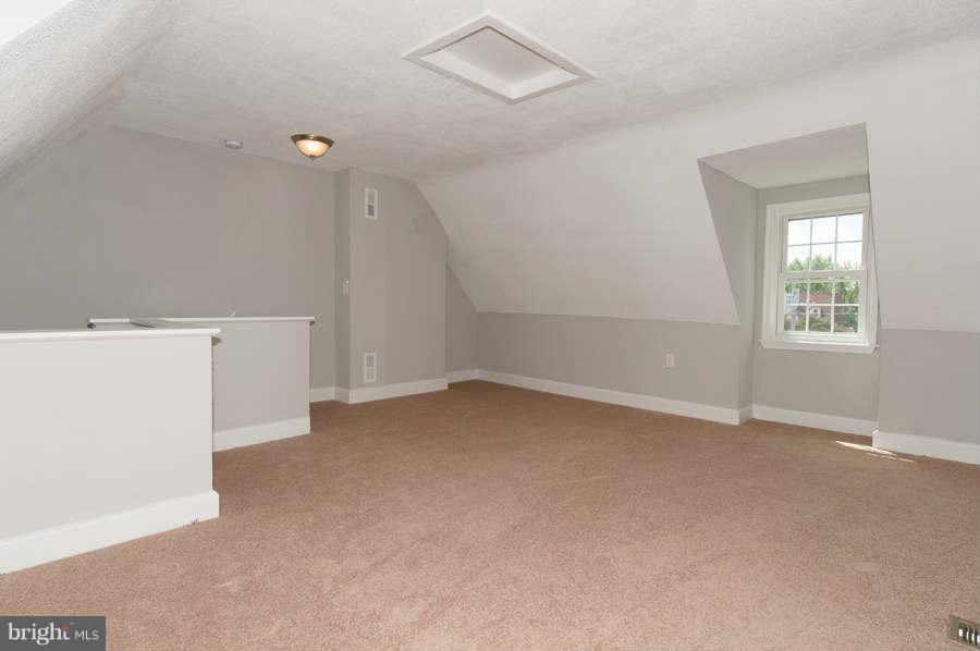68 Northship Road Dundalk, MD 21222 - Photo 22 of 30 an empty room with windows