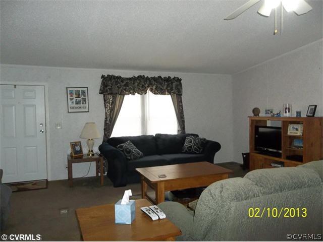 808 Olive Branch Road Prospect, VA 23960 - Photo 3 of 7 a living room with furniture and a window