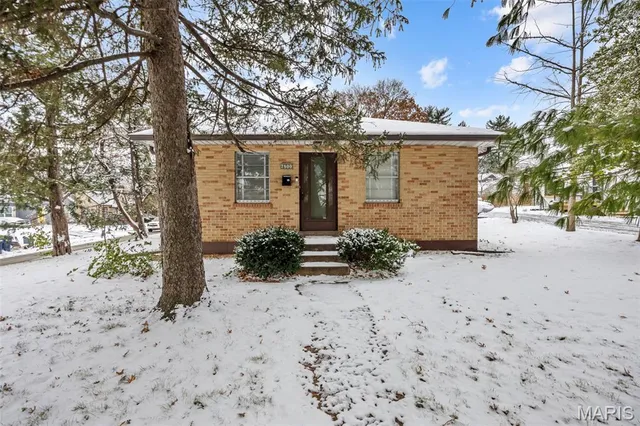 $285,000 | 7800 Murdoch Avenue, Shrewsbury, MO 63119