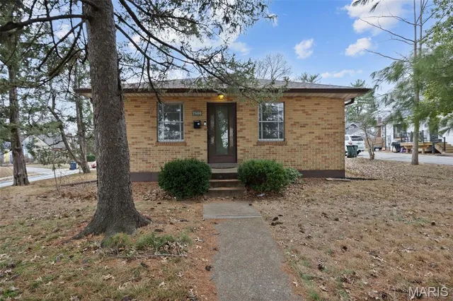 $275,000 | 7800 Murdoch Avenue, Shrewsbury, MO 63119