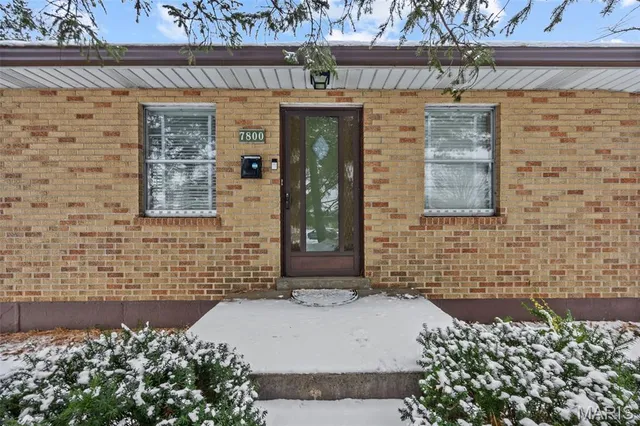$285,000 | 7800 Murdoch Avenue, Shrewsbury, MO 63119