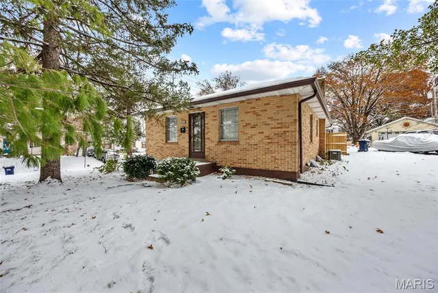 $285,000 | 7800 Murdoch Avenue, Shrewsbury, MO 63119