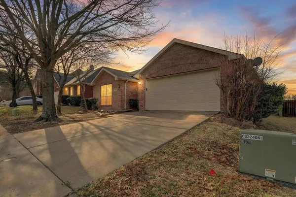 a front view of house with yard