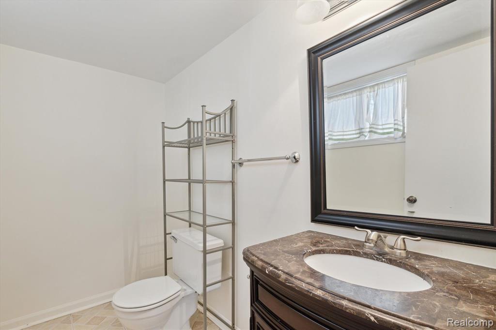 2897 Roundtree Drive Troy, MI 48083 - Photo 8 of 14