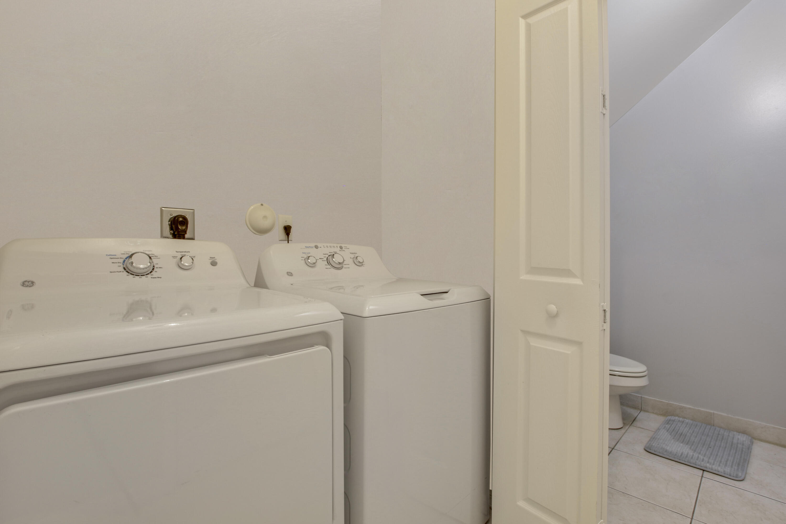 1575 Frederick Small Road Jupiter, FL 33458 - Photo 21 of 27 Laundry Room