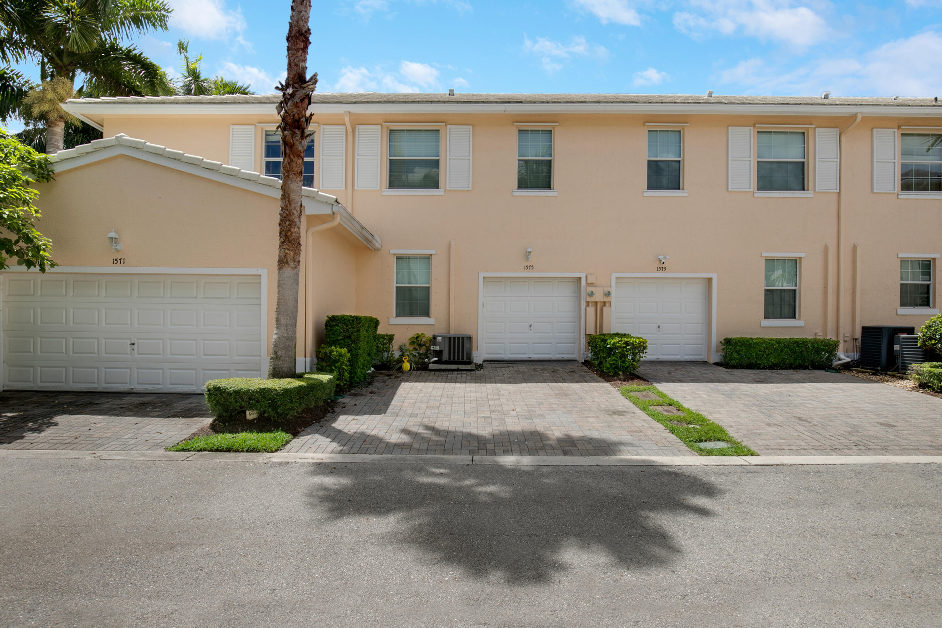 1575 Frederick Small Road Jupiter, FL 33458 - Photo 23 of 27 Garage
