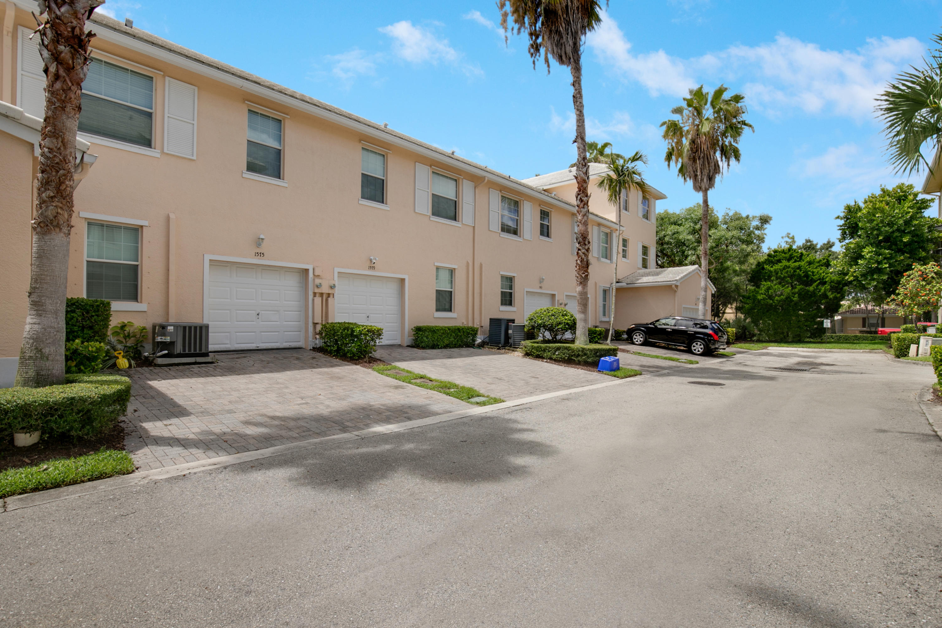1575 Frederick Small Road Jupiter, FL 33458 - Photo 4 of 27 Garage