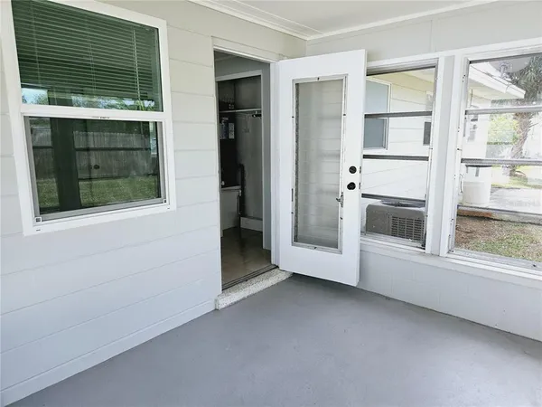 a view of a house with backyard and trees
