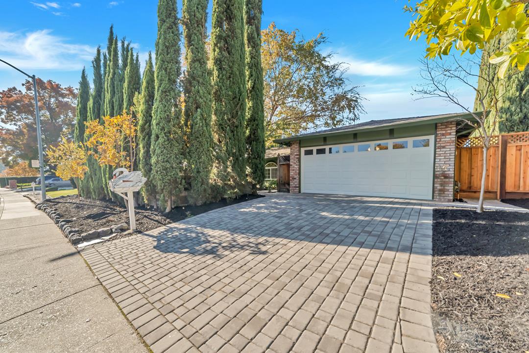 9971 Broadmoor Drive San Ramon, CA 94583 - Photo 3 of 35 a view of a backyard of the house
