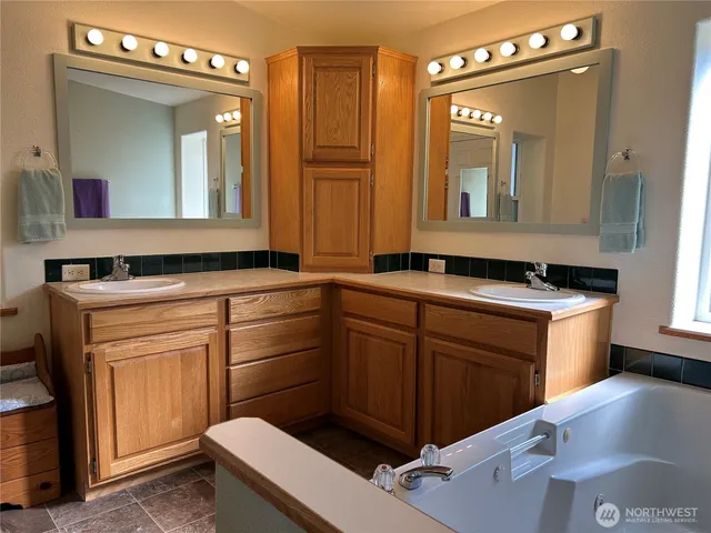 $750,000 | 6997 Bacon Lane Northeast, Moses Lake, WA 98837