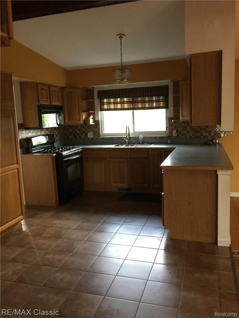 6650 Edgewood Road Canton, MI 48187 - Photo 7 of 61 7.jpg