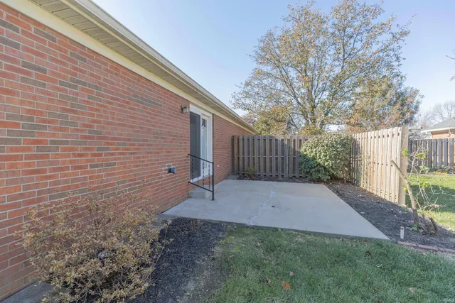 $214,900 | 728 Kingswood Drive, Evansville, IN 47715