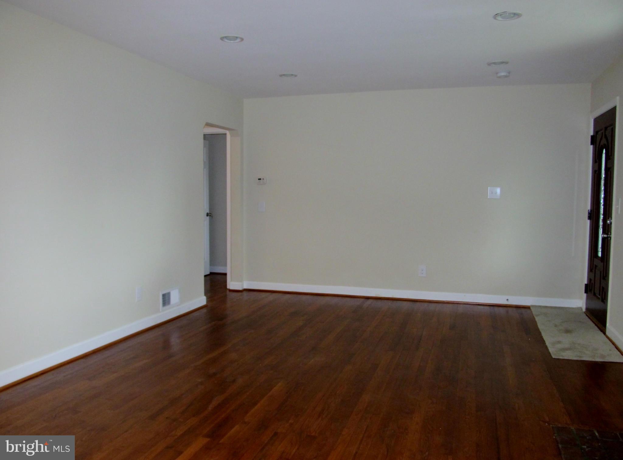 400 Indian Spring Drive Silver Spring, MD 20901 - Photo 11 of 29 Living Room