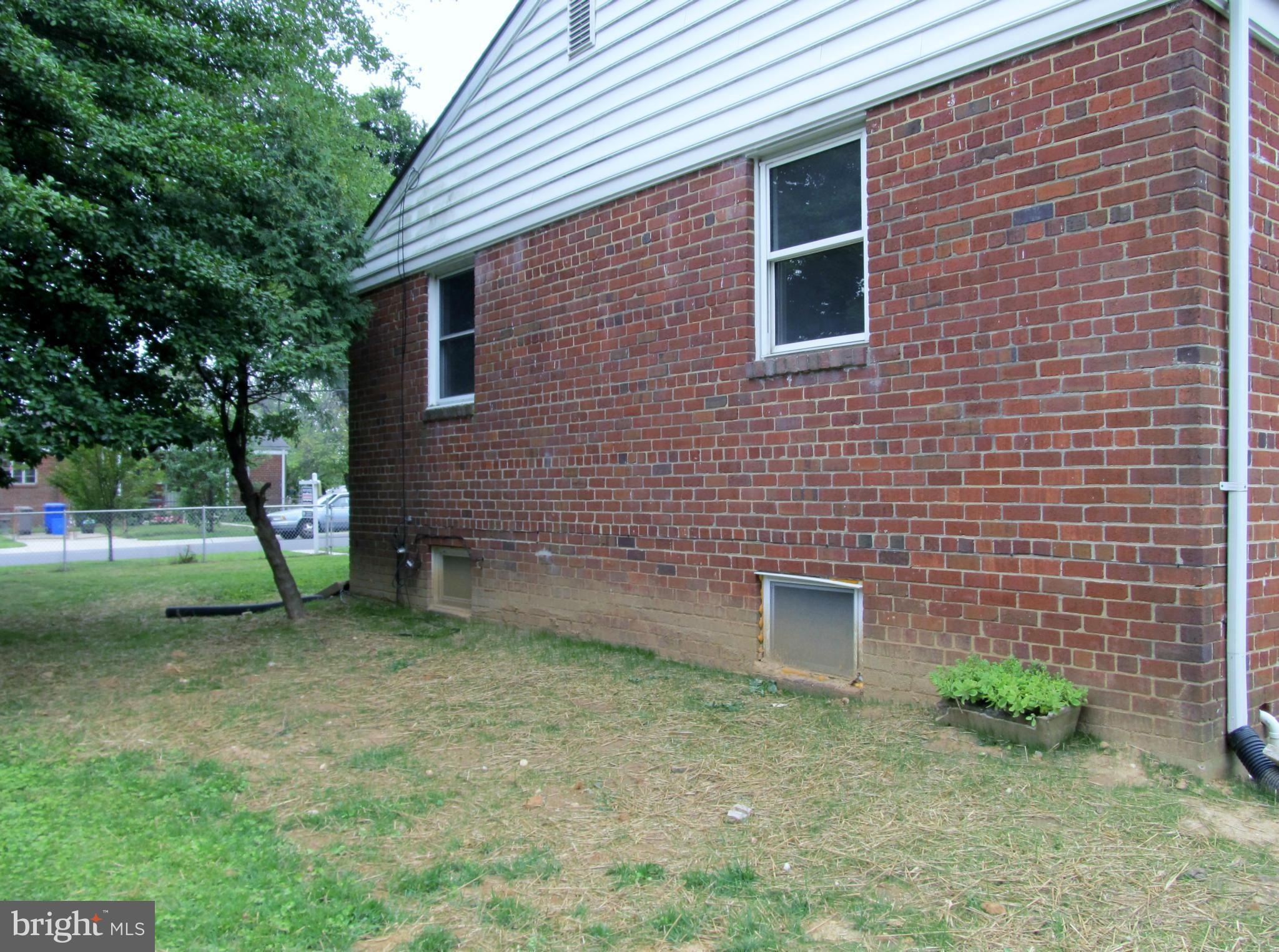 400 Indian Spring Drive Silver Spring, MD 20901 - Photo 4 of 29 Exterior (General)