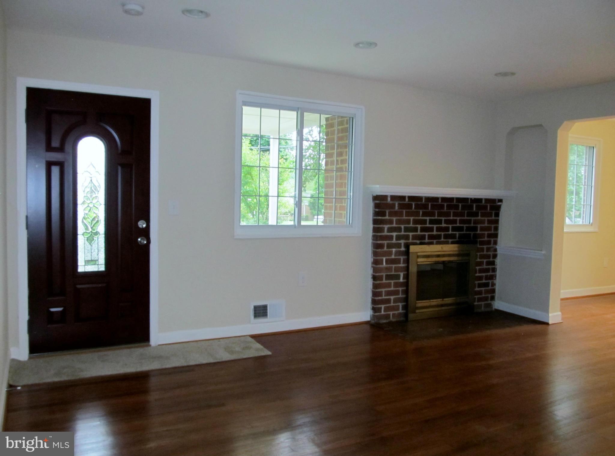 400 Indian Spring Drive Silver Spring, MD 20901 - Photo 7 of 29 Living Room