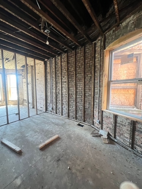 6756 South Lafayette Avenue Chicago, IL 60621 - Photo 5 of 16 a view of an empty room with a window