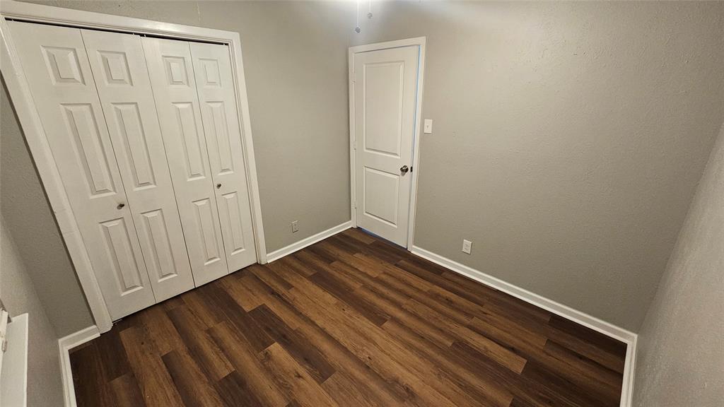 5604 Oak Grove Road Fort Worth, TX 76134 - Photo 9 of 17 Gallery Image 9