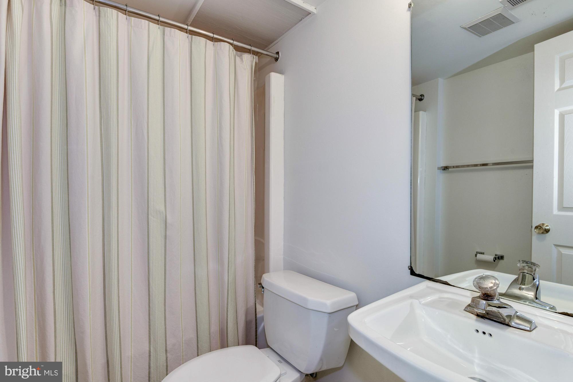 14905 Chestnut Ridge Court North Potomac, MD 20878 - Photo 22 of 30 Bath